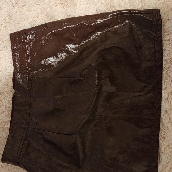 Maroon pleather mini skirt with front zipper - Picture 4 of 4